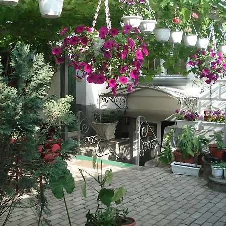 Tokin House Guest house